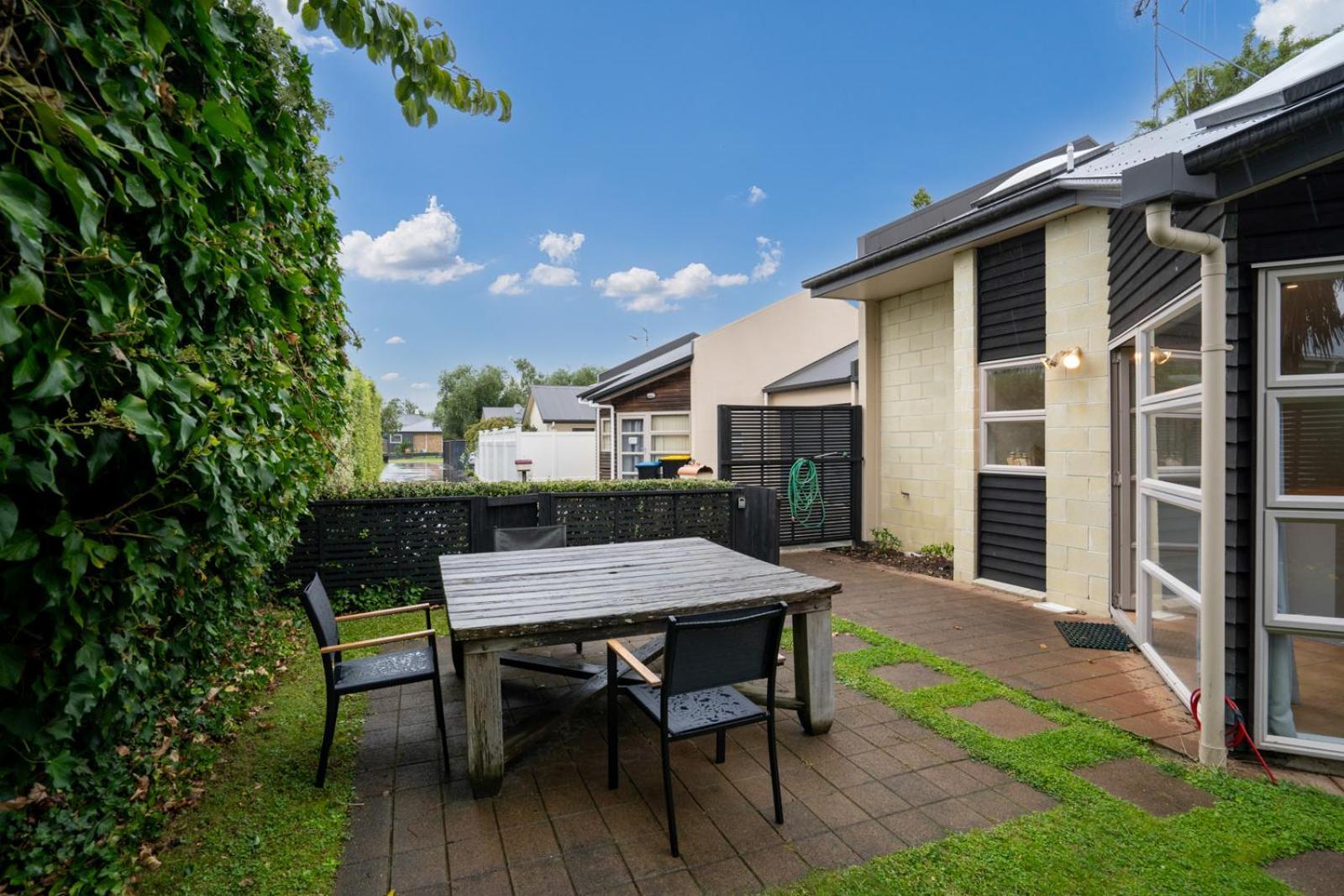 Sunny, Quiet, 2-Bedroom Unit In Fabulous Location! Cambridge Eksteriør billede