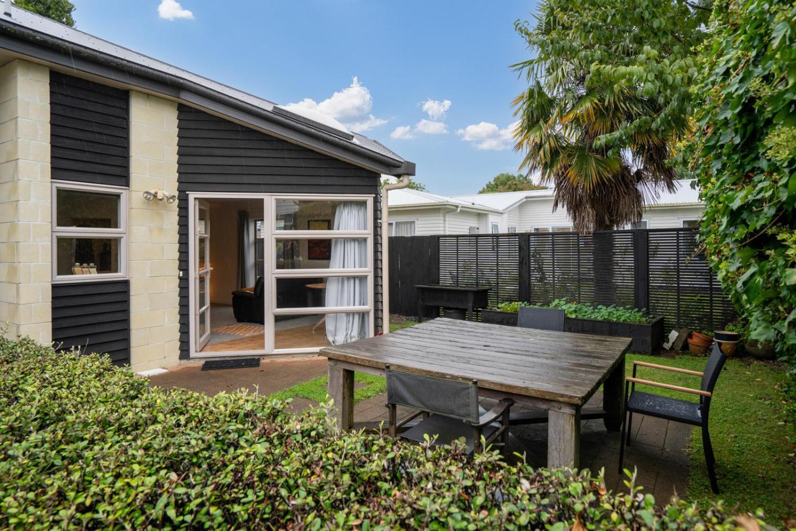 Sunny, Quiet, 2-Bedroom Unit In Fabulous Location! Cambridge Eksteriør billede