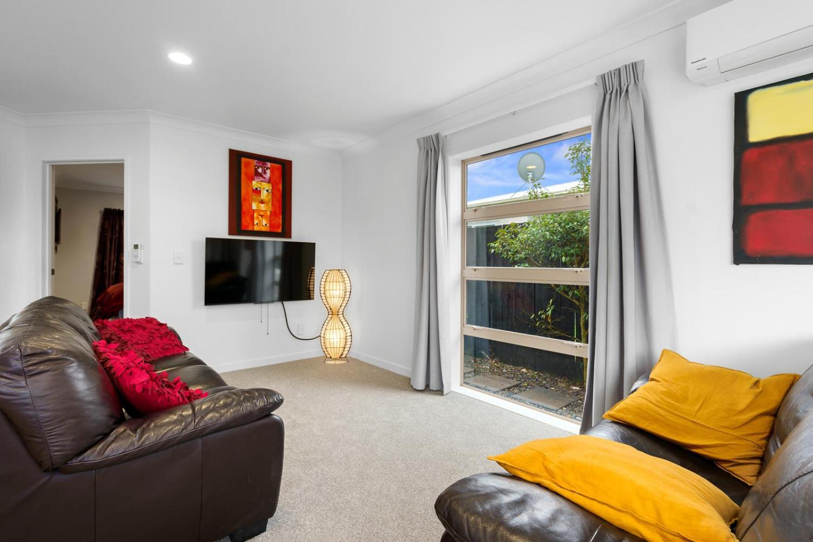 Sunny, Quiet, 2-Bedroom Unit In Fabulous Location! Cambridge Eksteriør billede